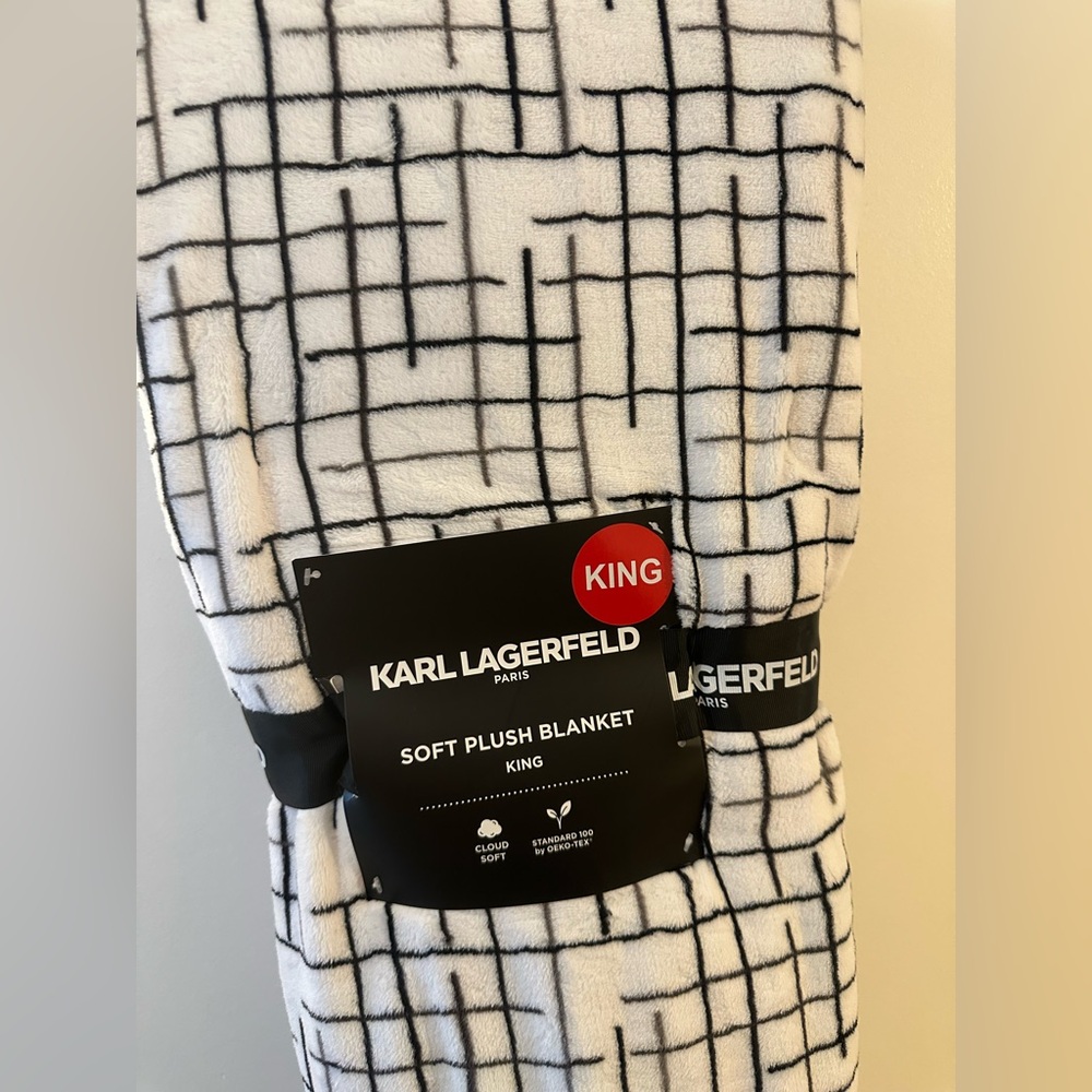 Karl Lagerfeld King Size Soft Blush Blanket new